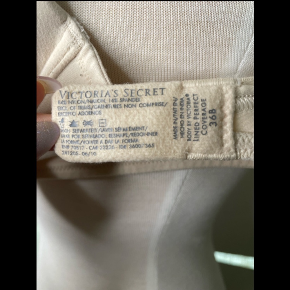 Victoria Secret - Picture 6 of 6